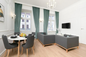 Sage Green Apartment Piotrkowska in Łódź by Noclegi Renters